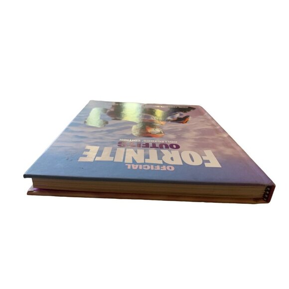 Official Fortnite Bks.: FORTNITE (Official): Outfits : Collectors' Edition - Picture 7 of 8